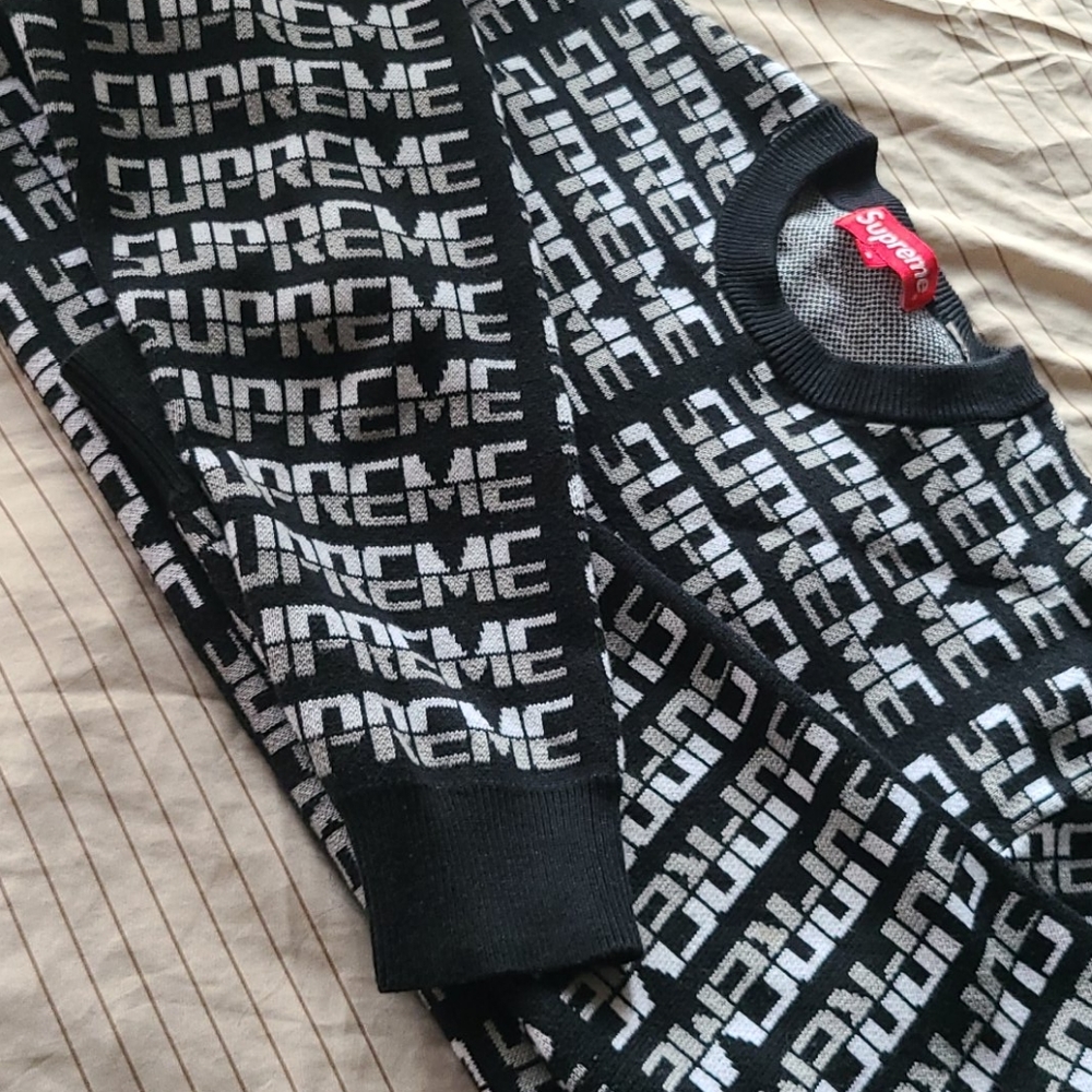 Authentic Supreme Sweater - Picture 2 of 2